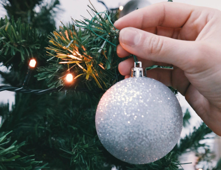 Stunning Pre-Lit Christmas Tree Decoration Ideas for your Baby's Naming Day